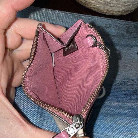 Coach Cream and Pink Shark Print Card Case Key Ring - Picture 4 of 4